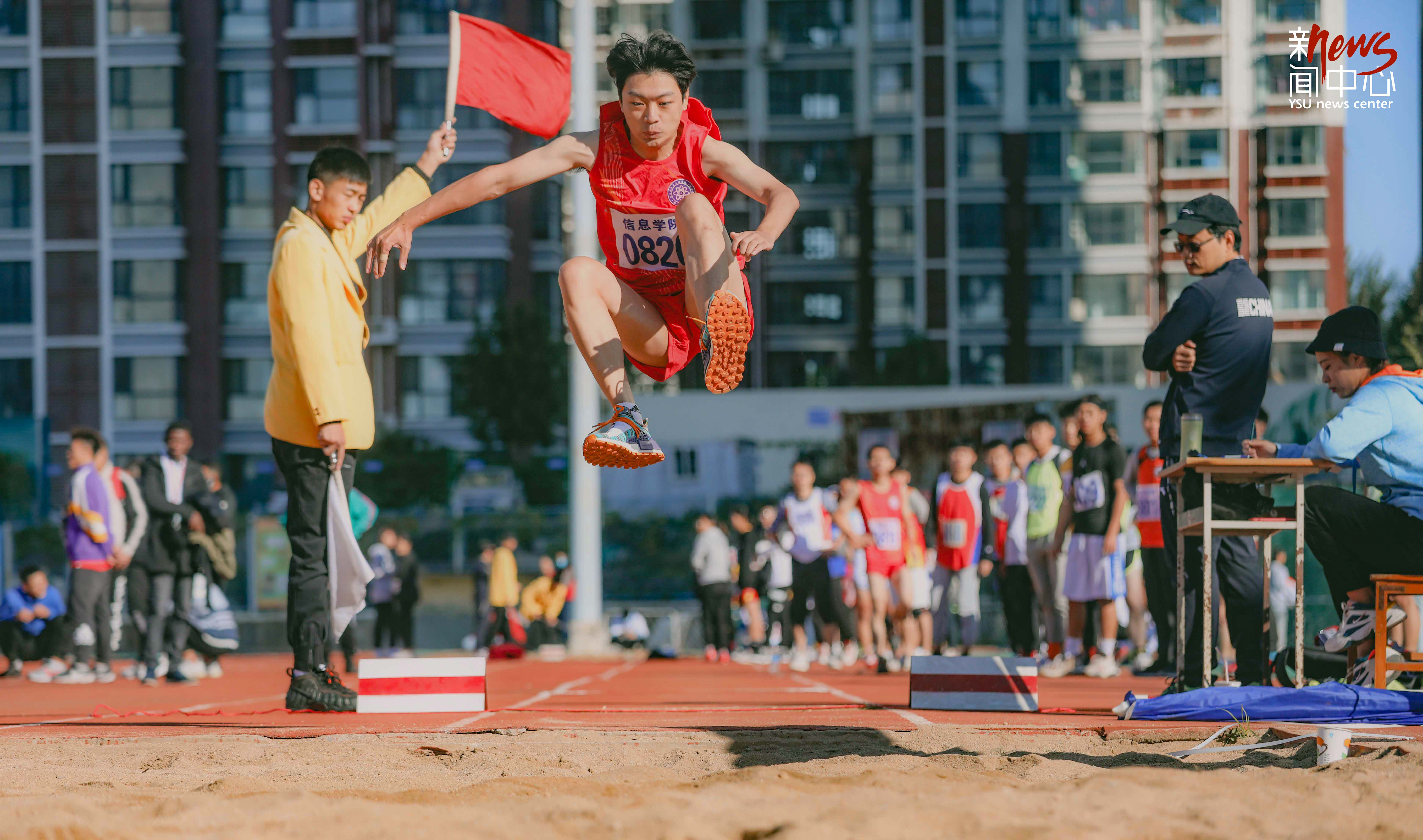 运动员们在赛场上的热血奋斗